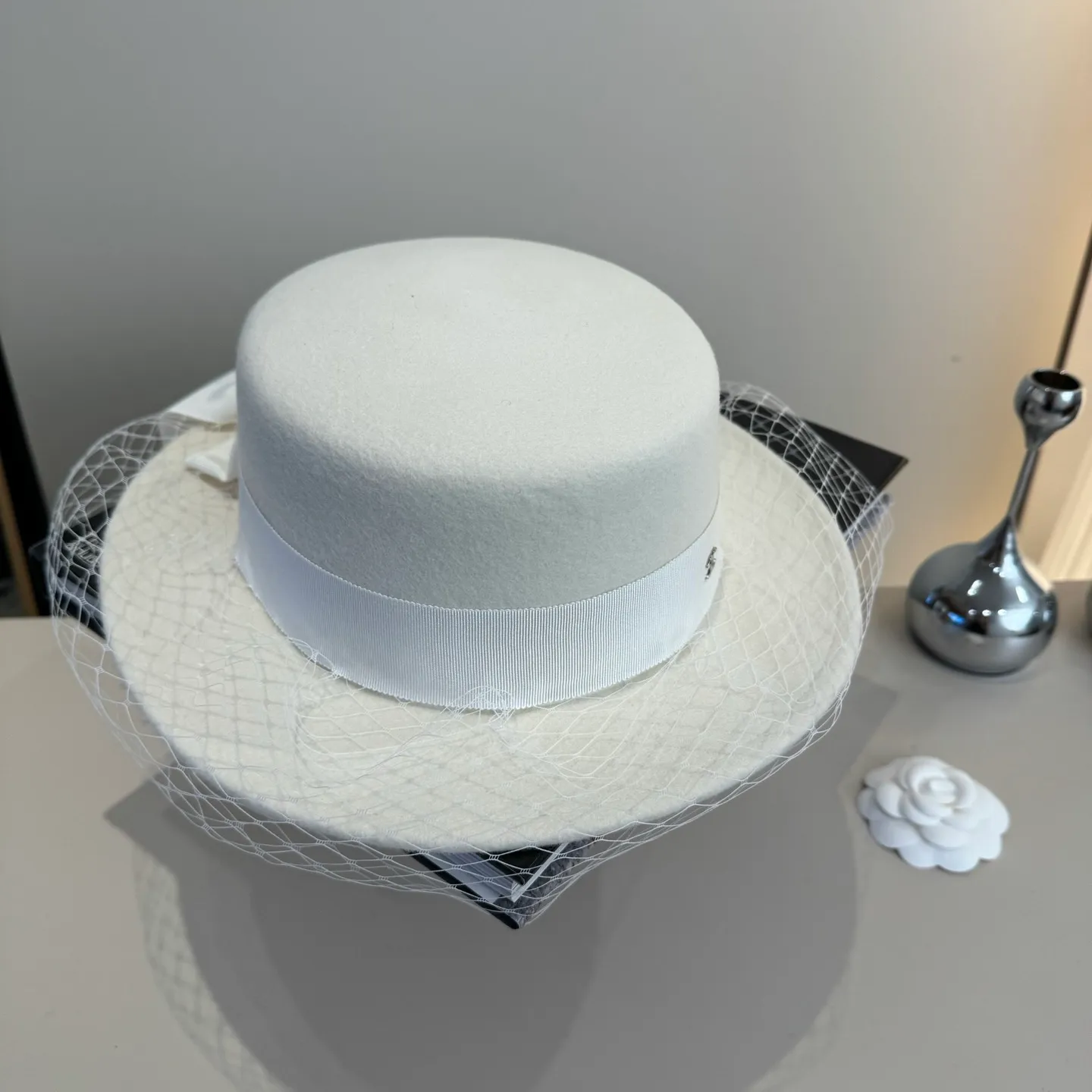 💰220¥ White Chanel wool flat top, mesh hat, 100% wool 🦙Fabric% Head circumference 57cm