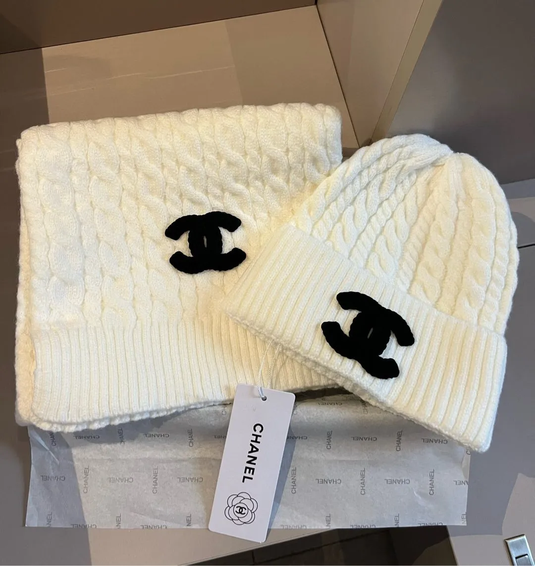 💰210¥ Chanel Chanel knitted scarf hat set official model