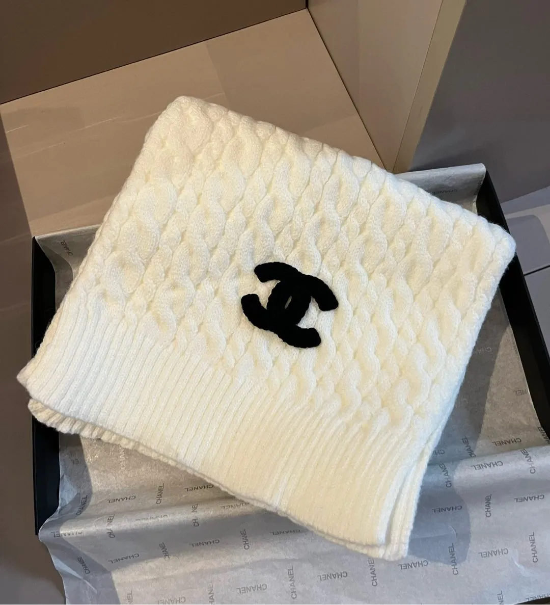 💰210¥ Chanel Chanel knitted scarf hat set official model