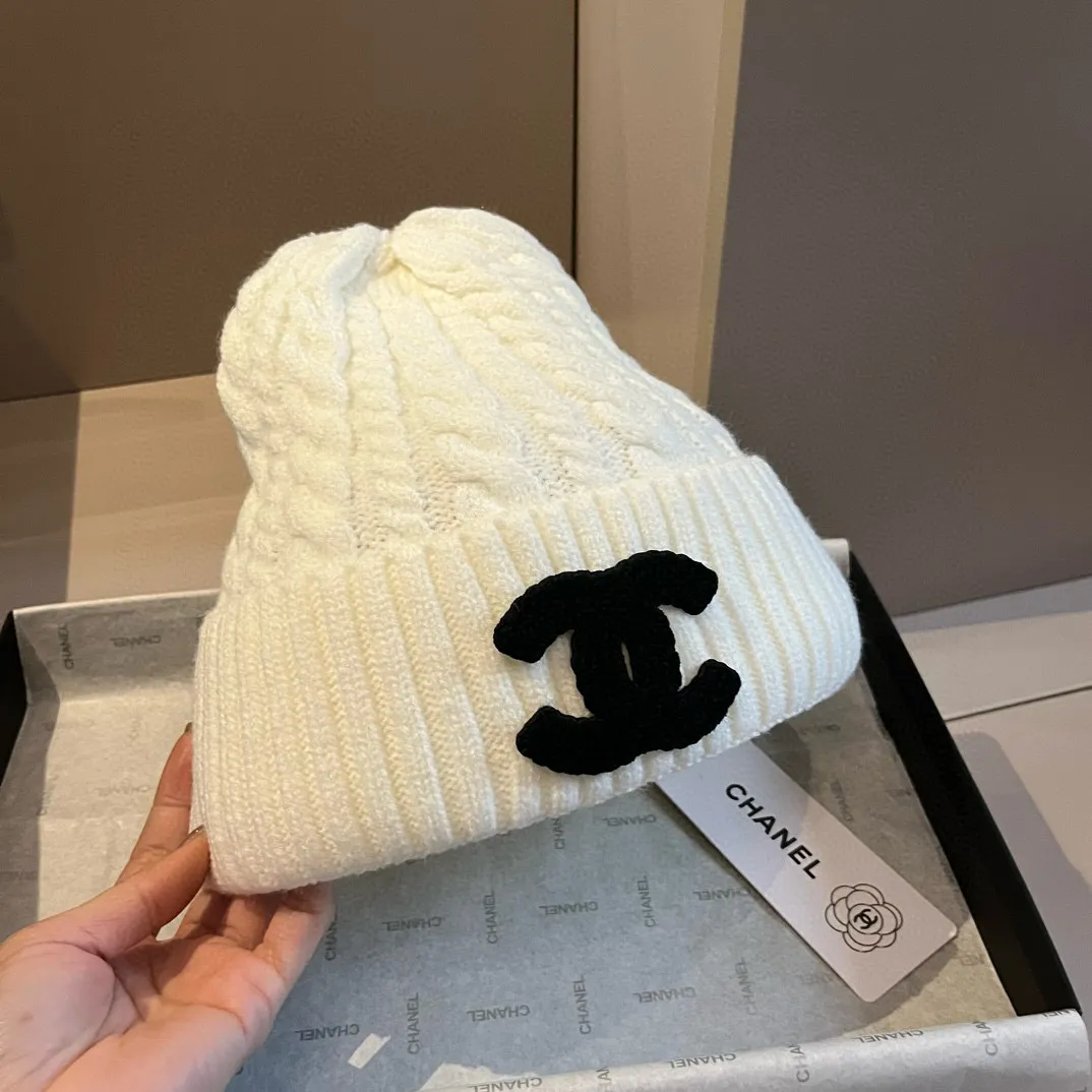 💰210¥ Chanel Chanel knitted scarf hat set official model