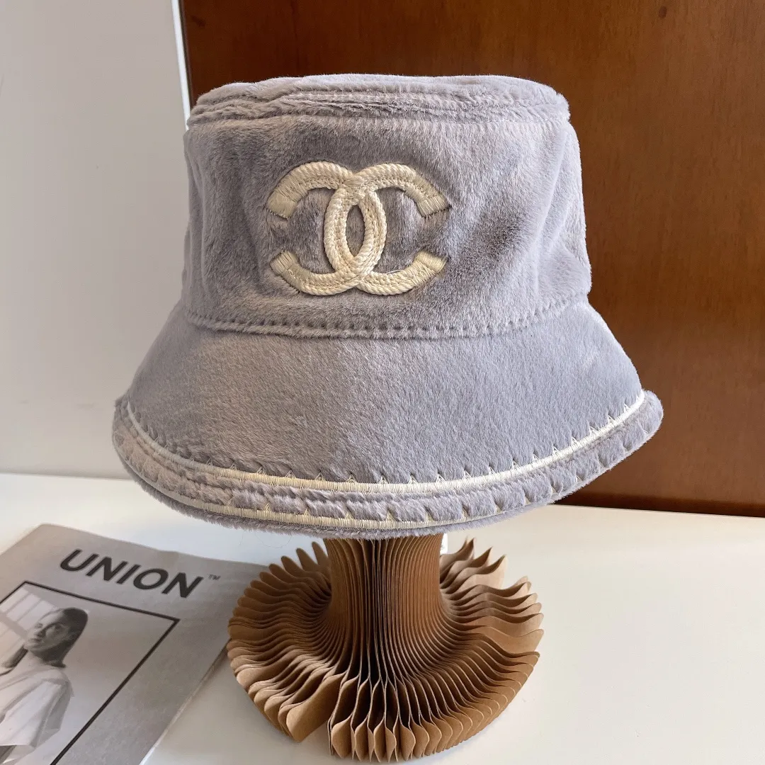 🉐70👒CHANEL Chanel 2022 new autumn and winter small fragrance style bucket hat, plush and very comfortable, the big brand model is super easy to match, one that you can wear with your eyes closed