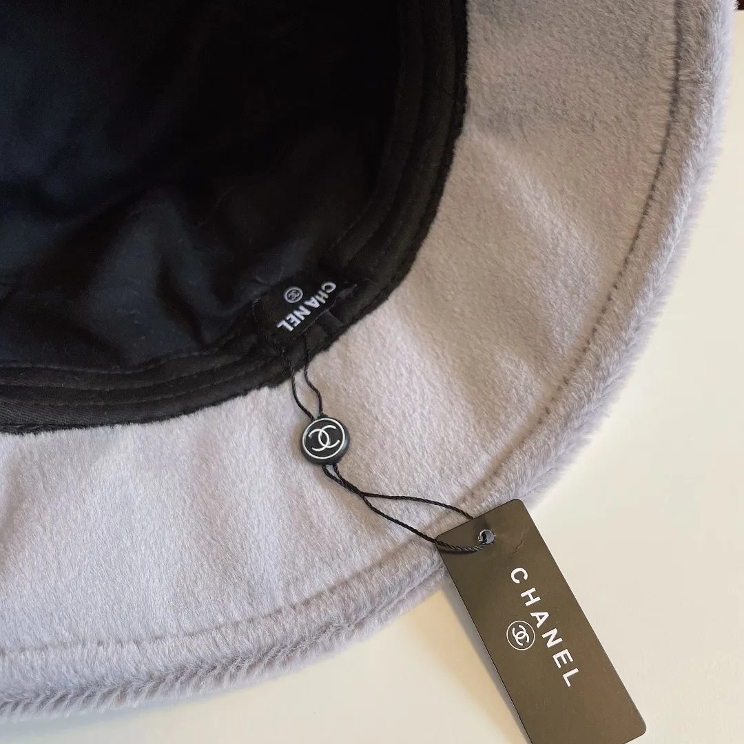 🉐70👒CHANEL Chanel 2022 new autumn and winter small fragrance style bucket hat, plush and very comfortable, the big brand model is super easy to match, one that you can wear with your eyes closed