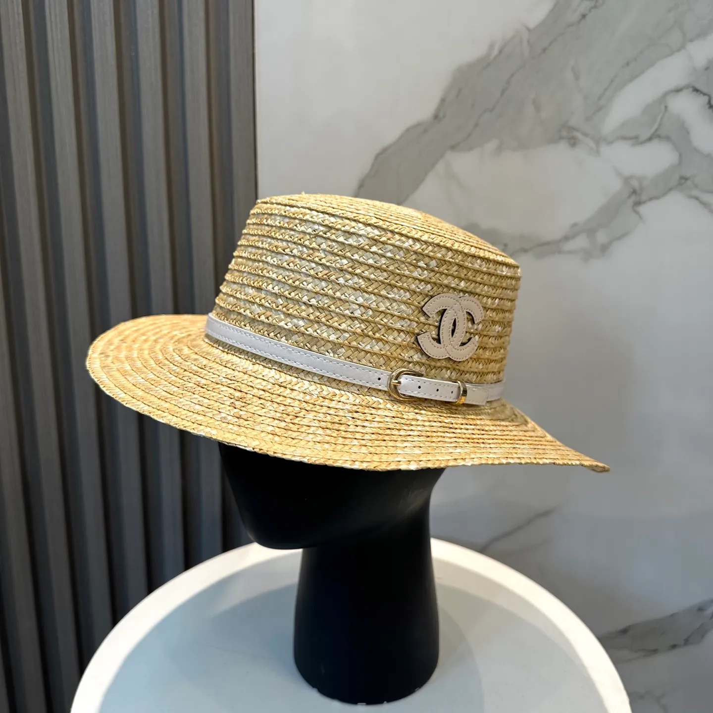 P90 Chanel 2025 new flat-top straw hat, advanced customization, lady style, attention to detail, sun protection and UV protection in summer, a must-have for travel, versatile and good-looking