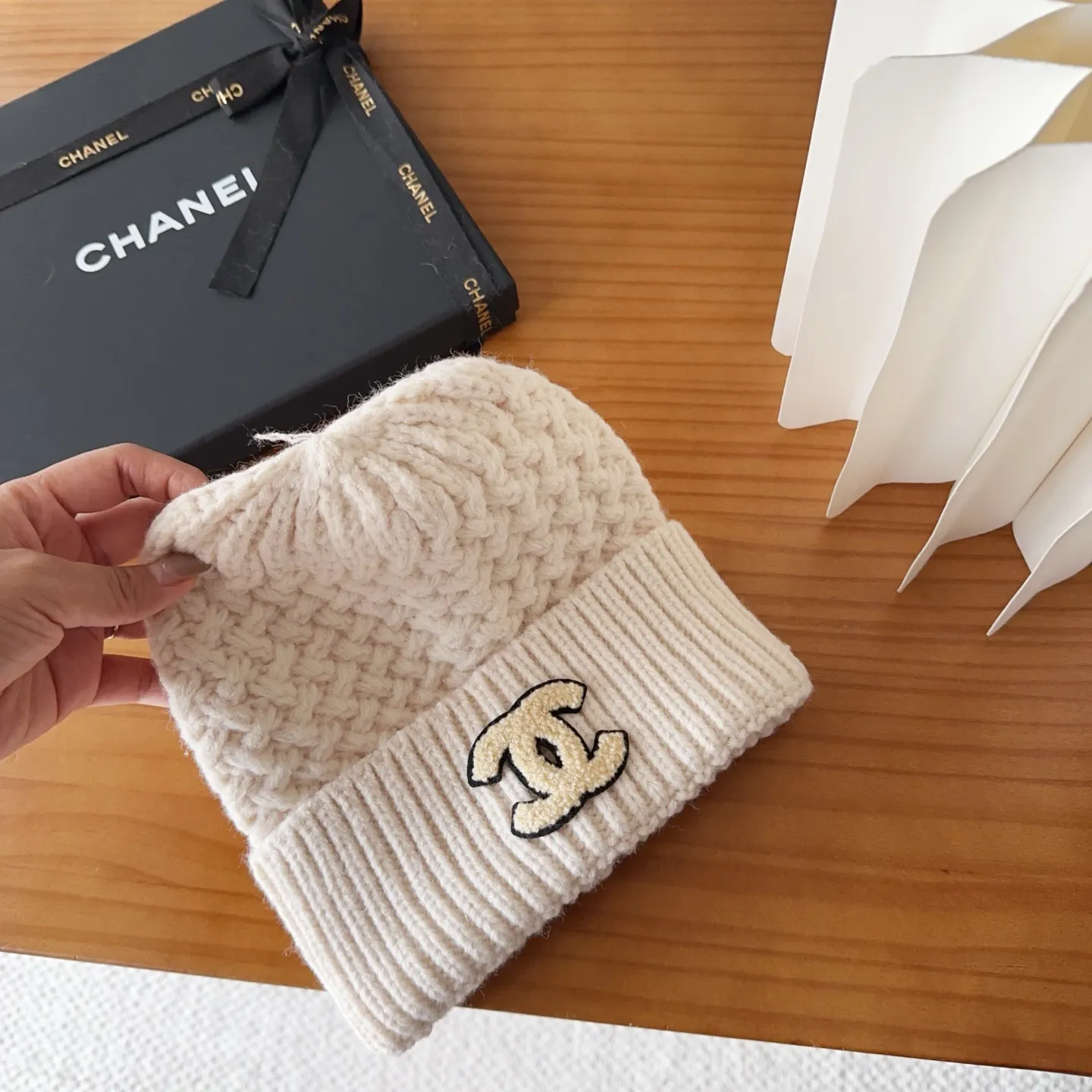 💰50 Chanel official website releases CHANEL small and popular knitted hat! Xiaohongshu’s new product is released, it’s so 🉑️, high-elastic fabric, classic colors, same style for men and women.