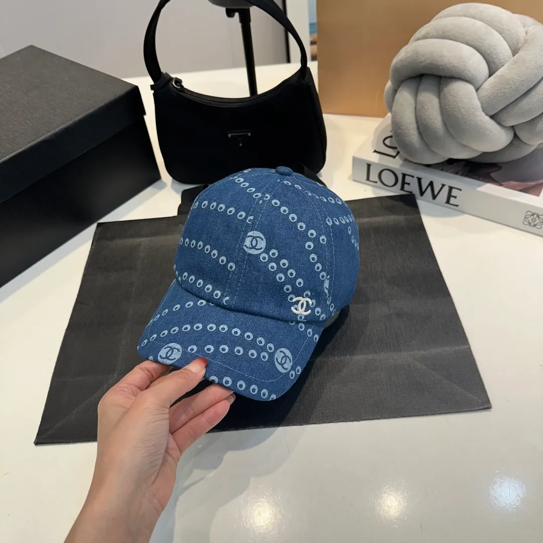 P60 Chanel/Chanel's new baseball cap has a perfect shape and can be used with various head shapes! Hepburn hood type, flatters the face shape and provides better sun protection! Head circumference:58cm