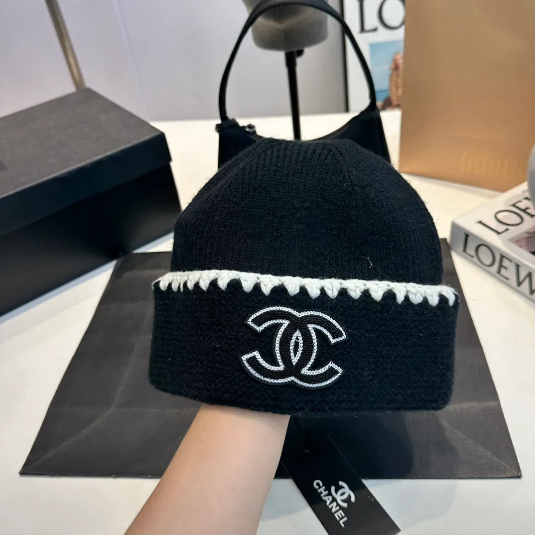 P60 CHANEL new rabbit fur knitted hat, Xiaohongshu, the main recommendation of major Internet celebrities! Thicker and warmer, fashionable and popular🌸First-class texture, the best brand for keeping warm in autumn and winter, order now, limited quantity available