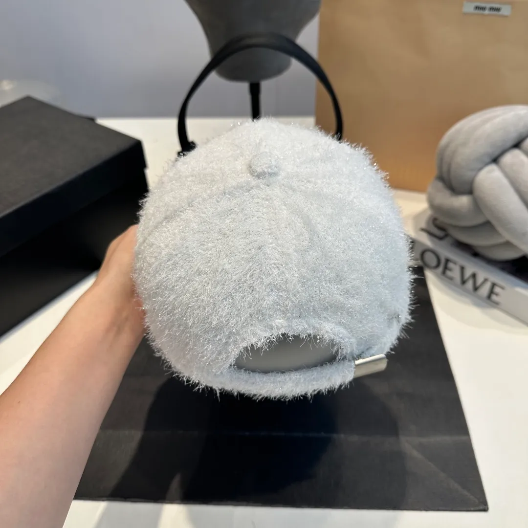 P60 CHANEL Chanel's new autumn and winter small fragrance style baseball cap🧢, the big brand model is super easy to match, one that you can wear with your eyes closed