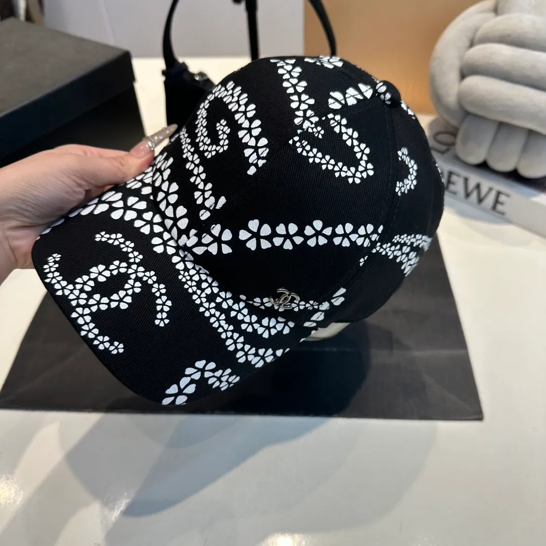 💰60¥ Chanel peaked cap, high-end and elegant, head circumference 57cm