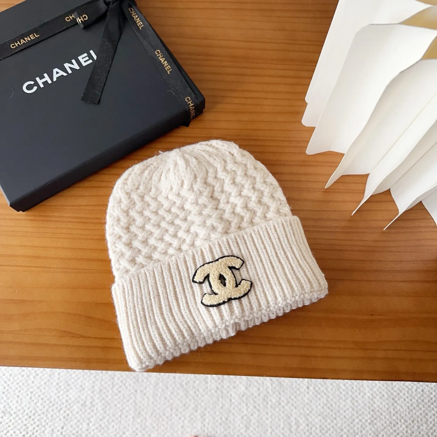 💰60 Chanel official website releases CHANEL small and popular knitted hat! Xiaohongshu’s new product is released, it’s so 🉑️, high-elastic fabric, classic colors, same style for men and women.