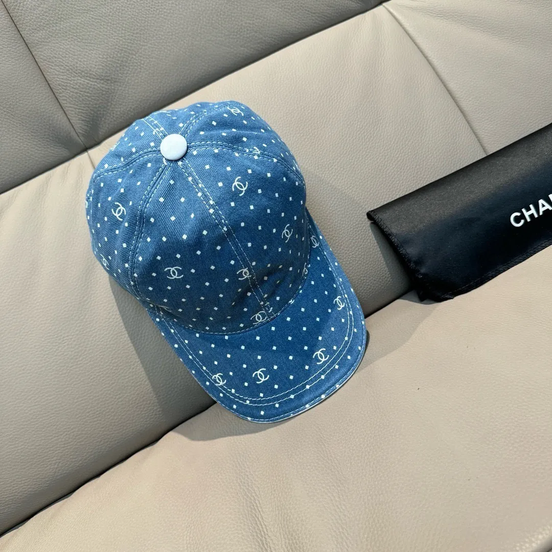p90, Chanel (Chanel) new original baseball cap, denim small double C, 1:1 mold opening and customization at the counter, original denim fabric + first-layer cowhide, light and breathable! The quality is great, the basic head circumference is 56cm, and the patch is adjustable.