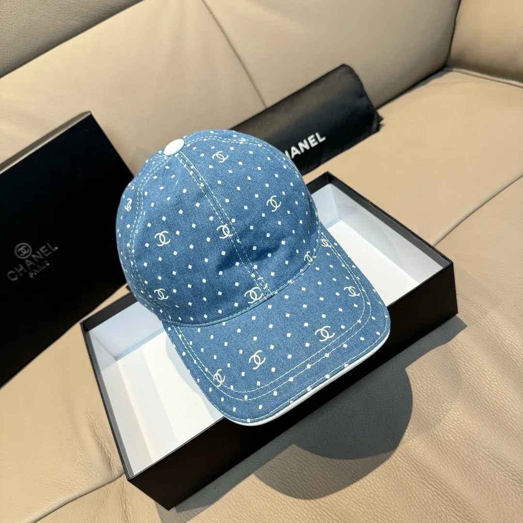p90, Chanel (Chanel) new original baseball cap, denim small double C, 1:1 mold opening and customization at the counter, original denim fabric + first-layer cowhide, light and breathable! The quality is great, the basic head circumference is 56cm, and the patch is adjustable.