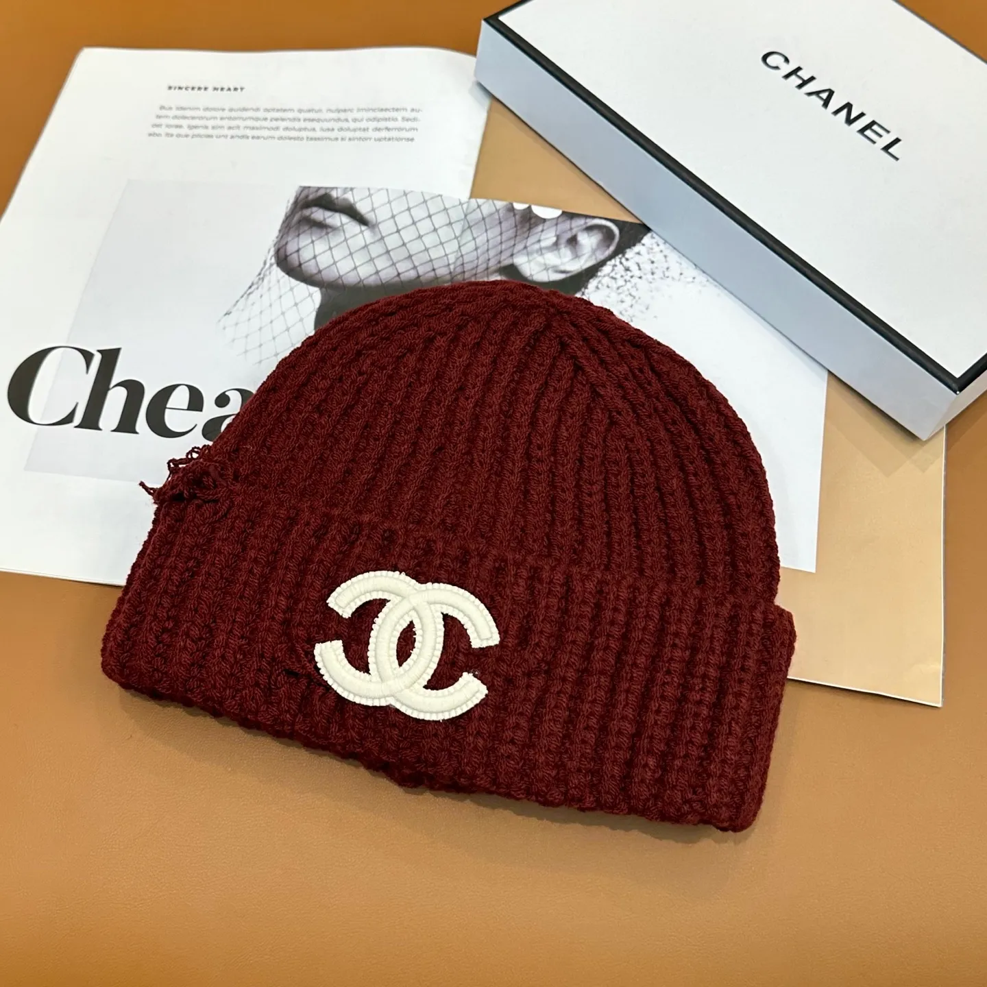 P60 comes with dust bag 🌺 [CHANEL] New knitted hat, Xiaohongshu, the main recommendation of major Internet celebrities! Thicker and warmer, fashionable and popular🌸First-class texture, the best brand for keeping warm in autumn and winter, order now, limited quantity available