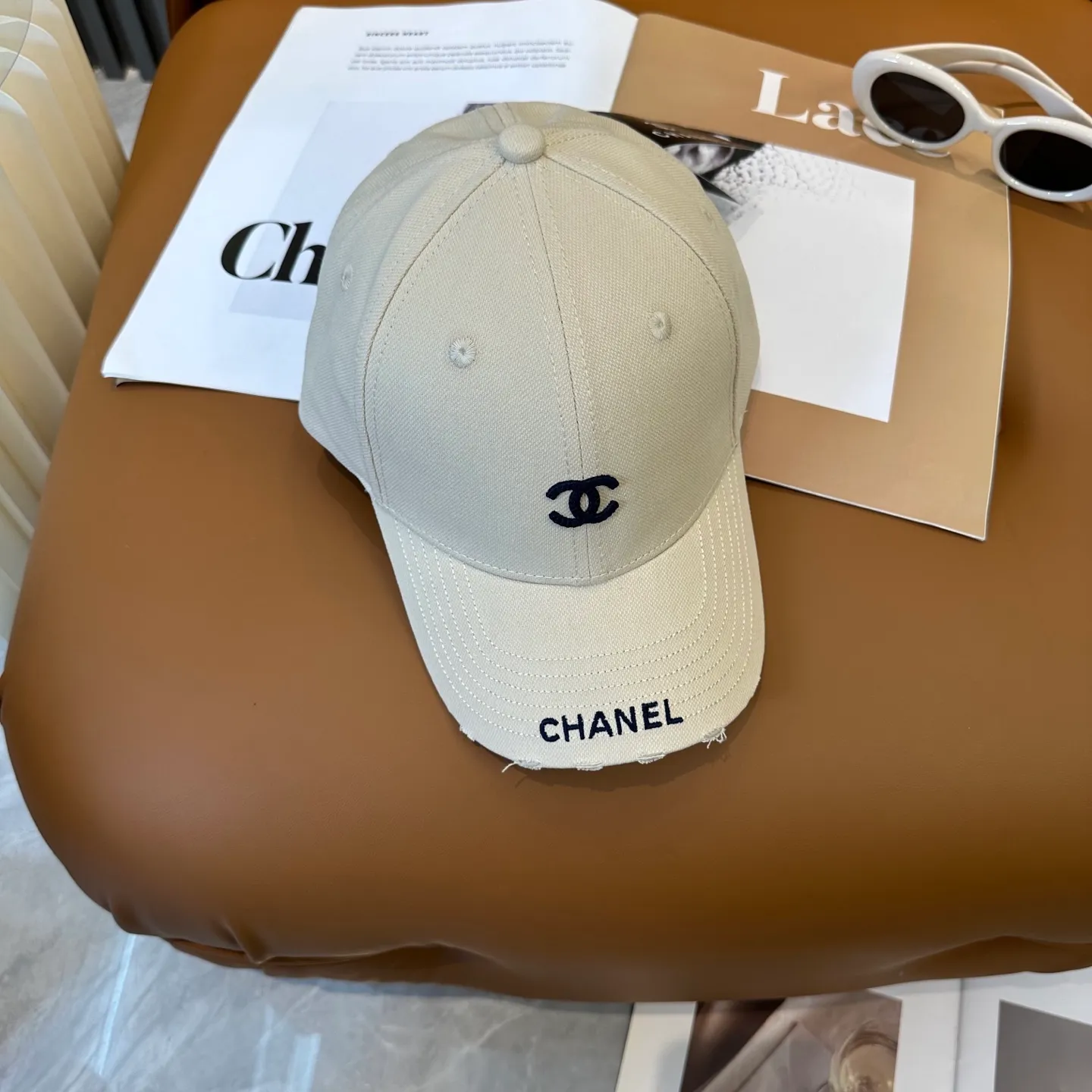 P50 CHANEL [Chanel] New simple embroidered logo baseball cap, new model shipped, big brand style is super easy to match, hurry up and get it!