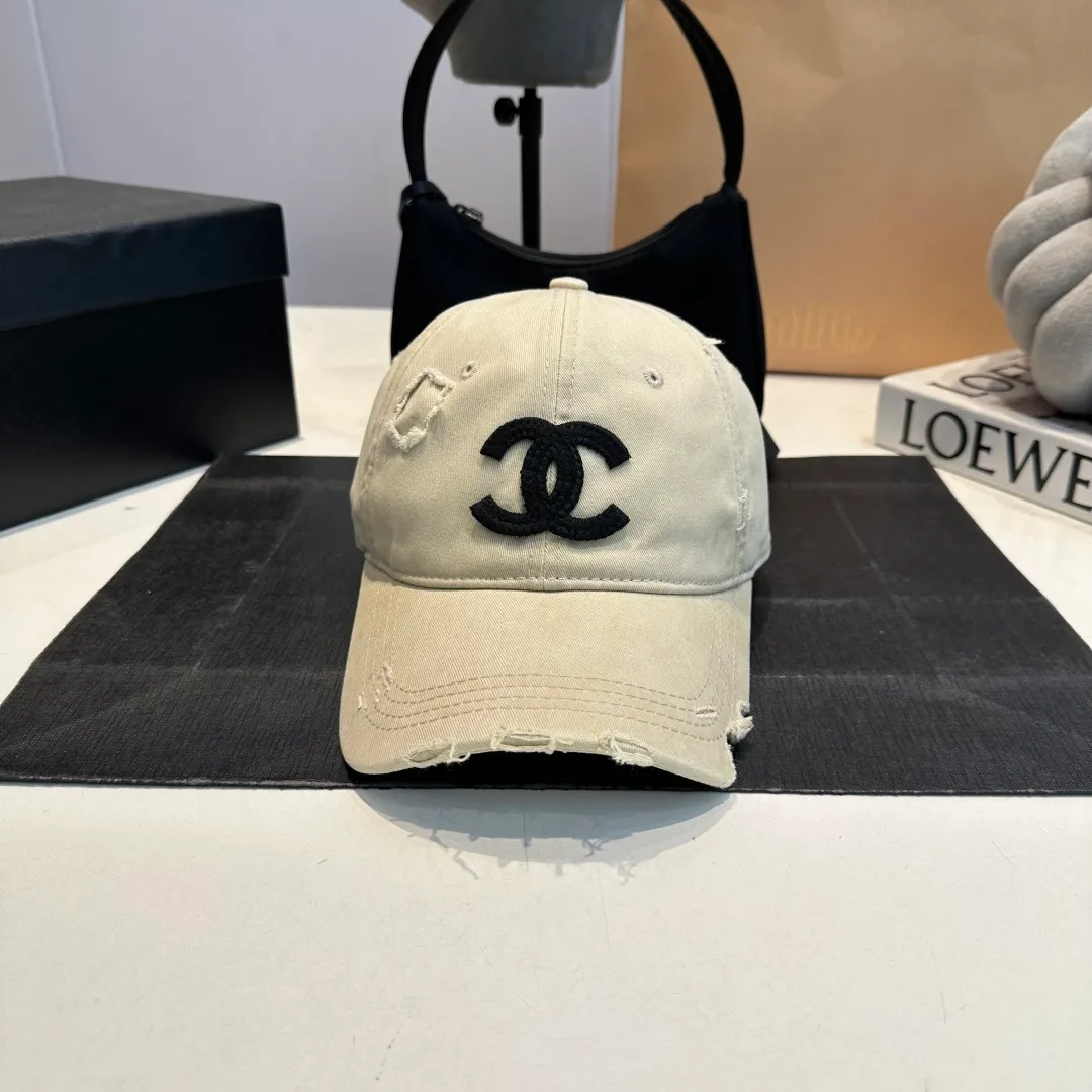 P56 CHANEL new ripped baseball cap, classic and simple logo, fashionable and casual design