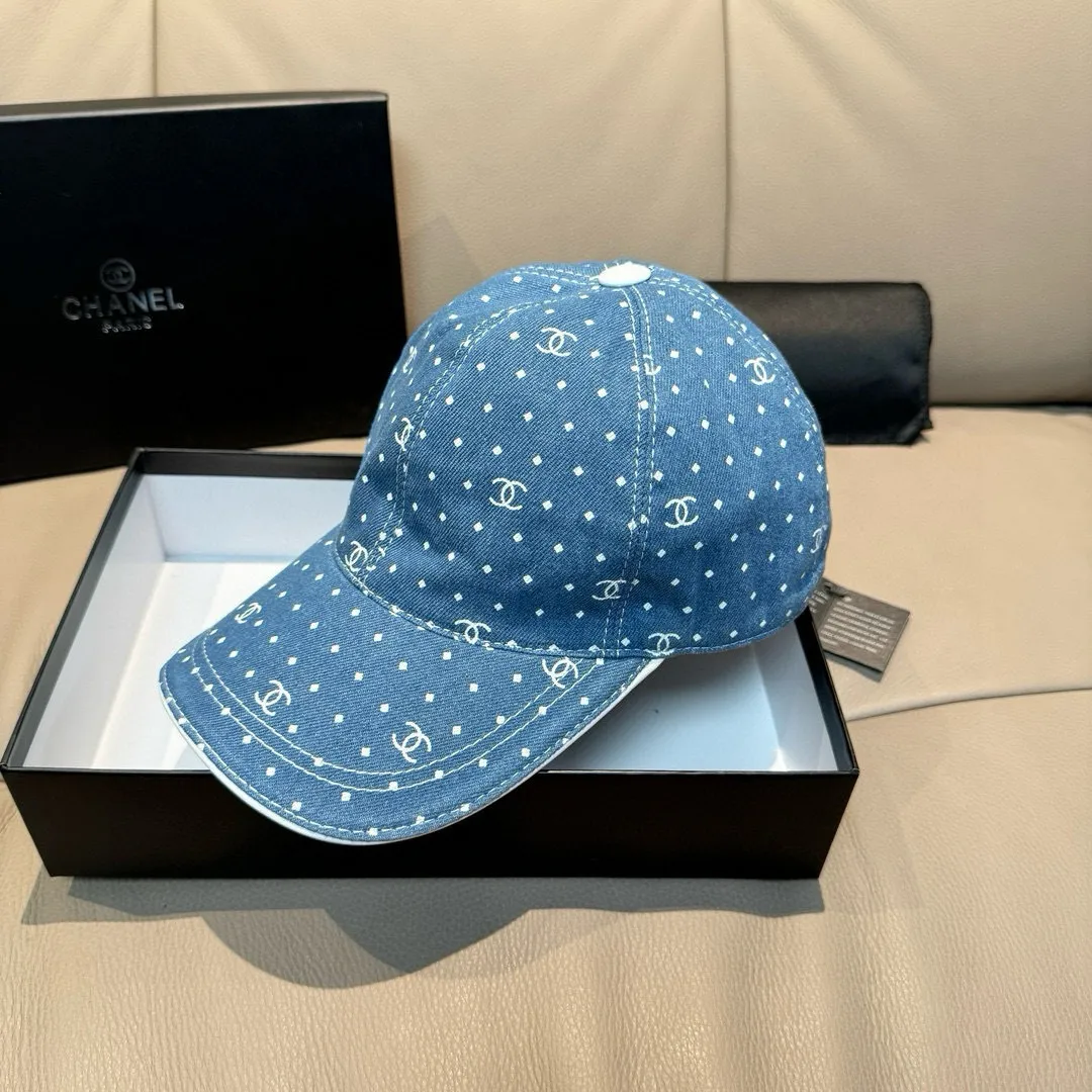 p90, Chanel (Chanel) new original baseball cap, denim small double C, 1:1 mold opening and customization at the counter, original denim fabric + first-layer cowhide, light and breathable! The quality is great, the basic head circumference is 56cm, and the patch is adjustable.