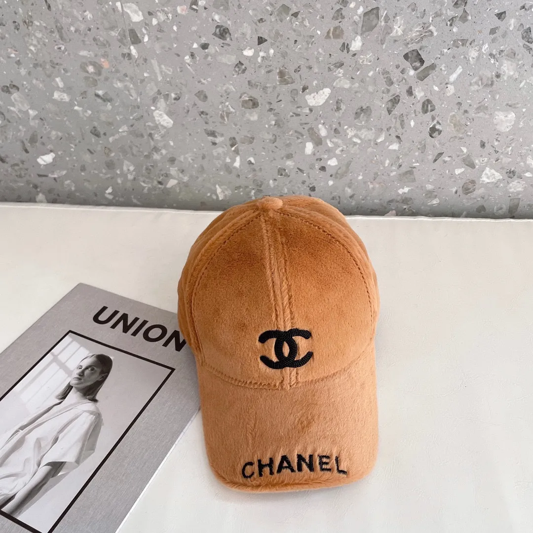 P60 CHANEL Chanel] 2022 new autumn and winter small fragrance style baseball cap🧢, plush and very comfortable. The big brand model is super easy to match, one that you can wear with your eyes closed.