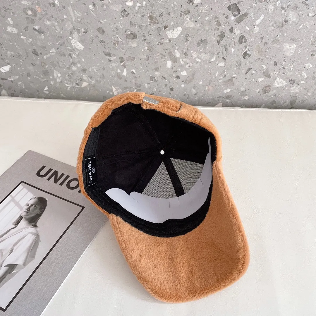 P60 CHANEL Chanel] 2022 new autumn and winter small fragrance style baseball cap🧢, plush and very comfortable. The big brand model is super easy to match, one that you can wear with your eyes closed.