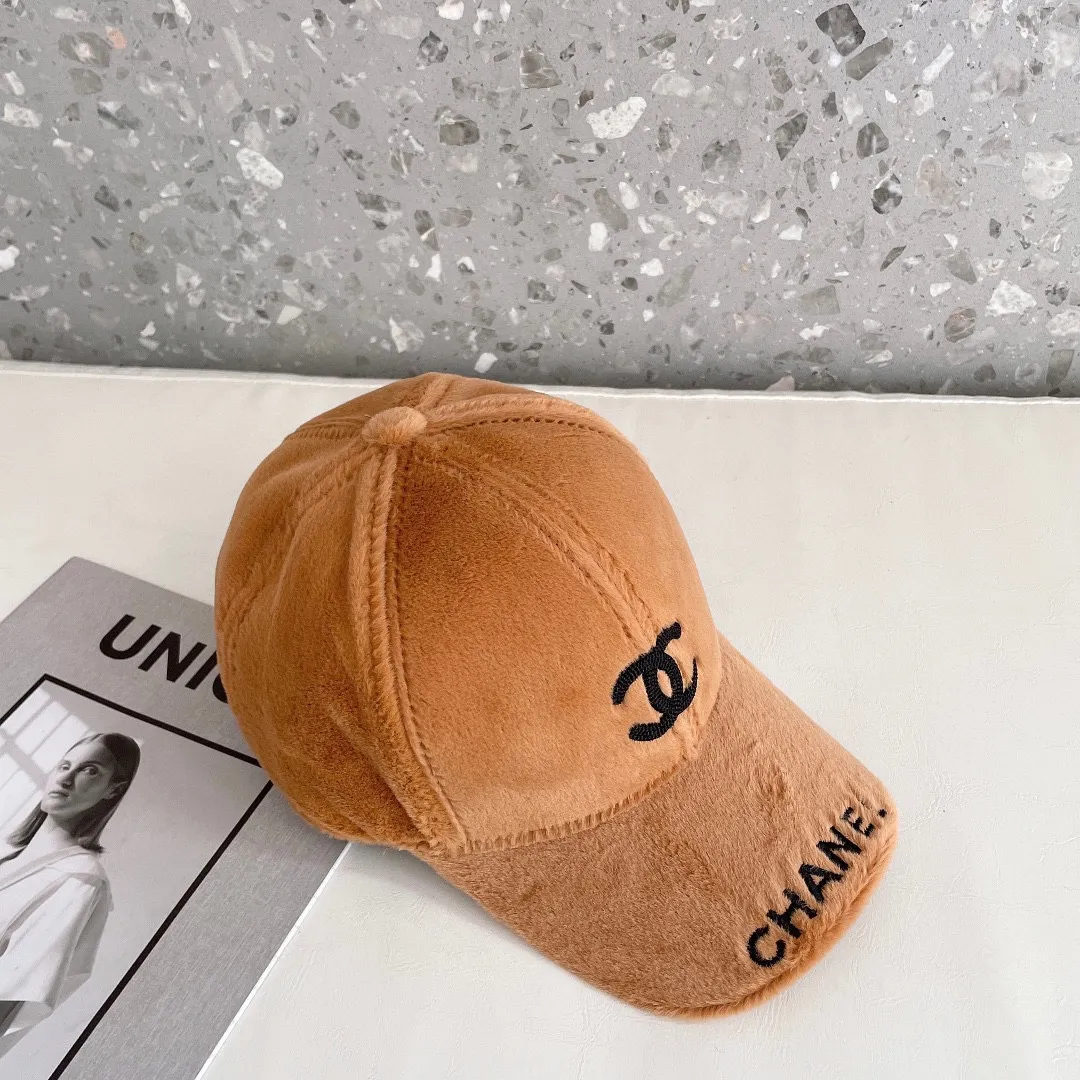 P60 CHANEL Chanel] 2022 new autumn and winter small fragrance style baseball cap🧢, plush and very comfortable. The big brand model is super easy to match, one that you can wear with your eyes closed.