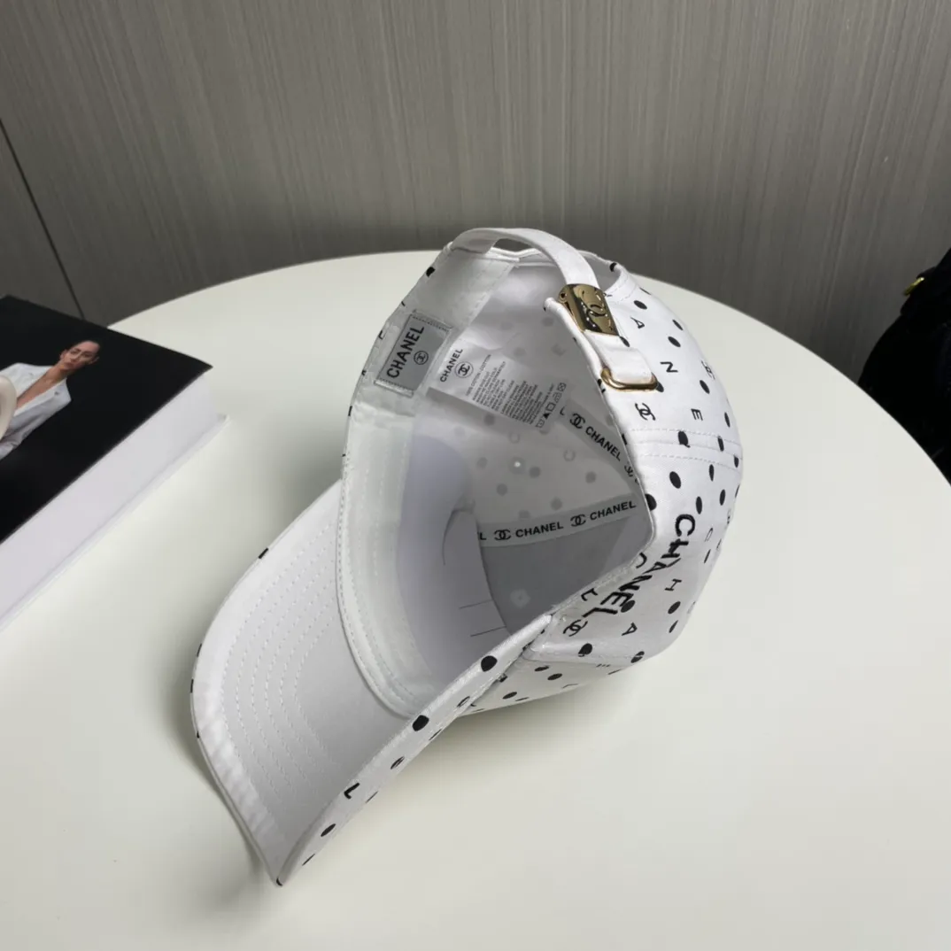 P60 CHANEL] New simple embroidered logo baseball cap 🧢New model shipped, big brand style is super easy to match, hurry up and get it