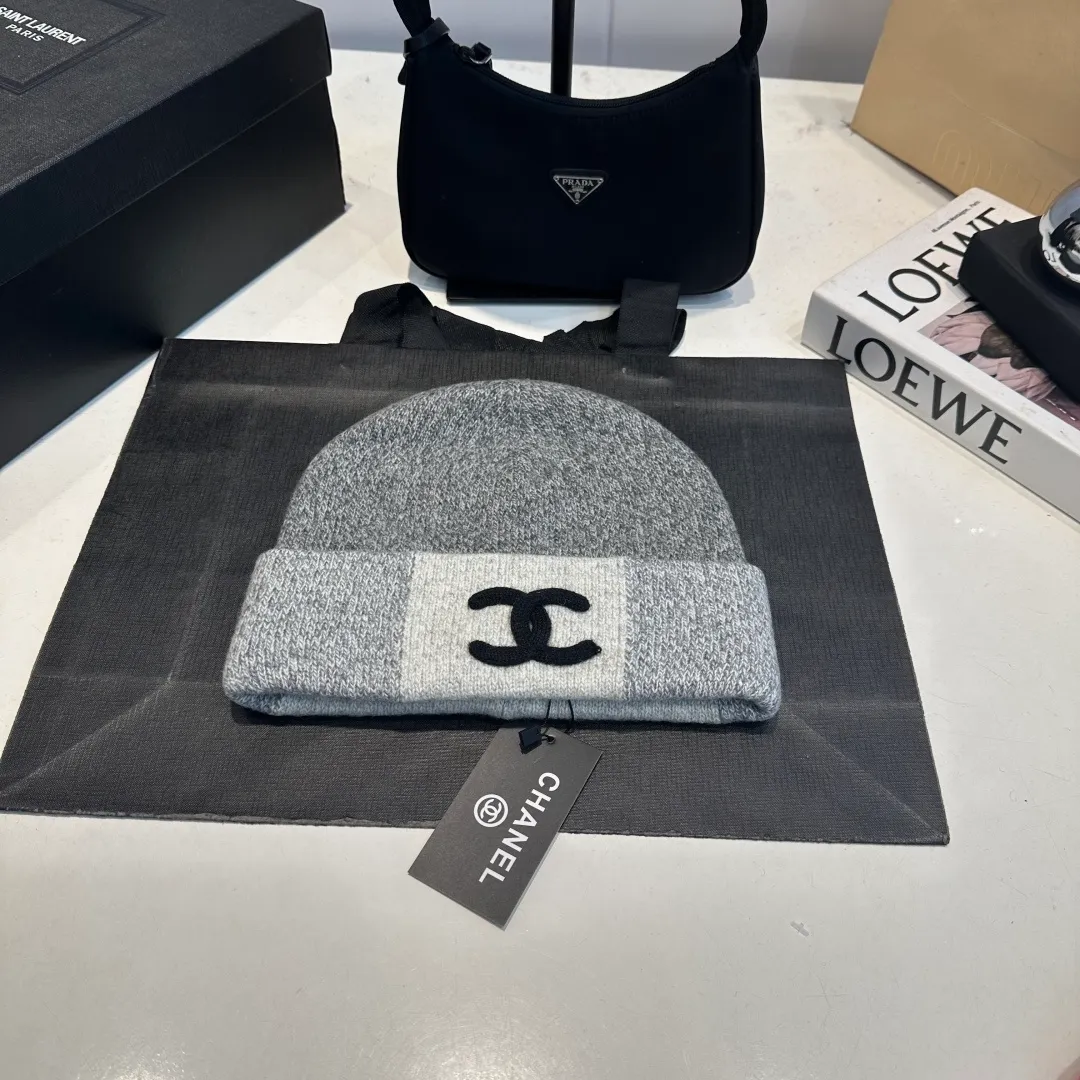 P70 Chanel official website quality Chanel autumn and winter woolen hat recommended by Internet celebrity fashion bloggers, Xiaohongshu's popular style, super soft and comfortable knitted hat with excellent elasticity!