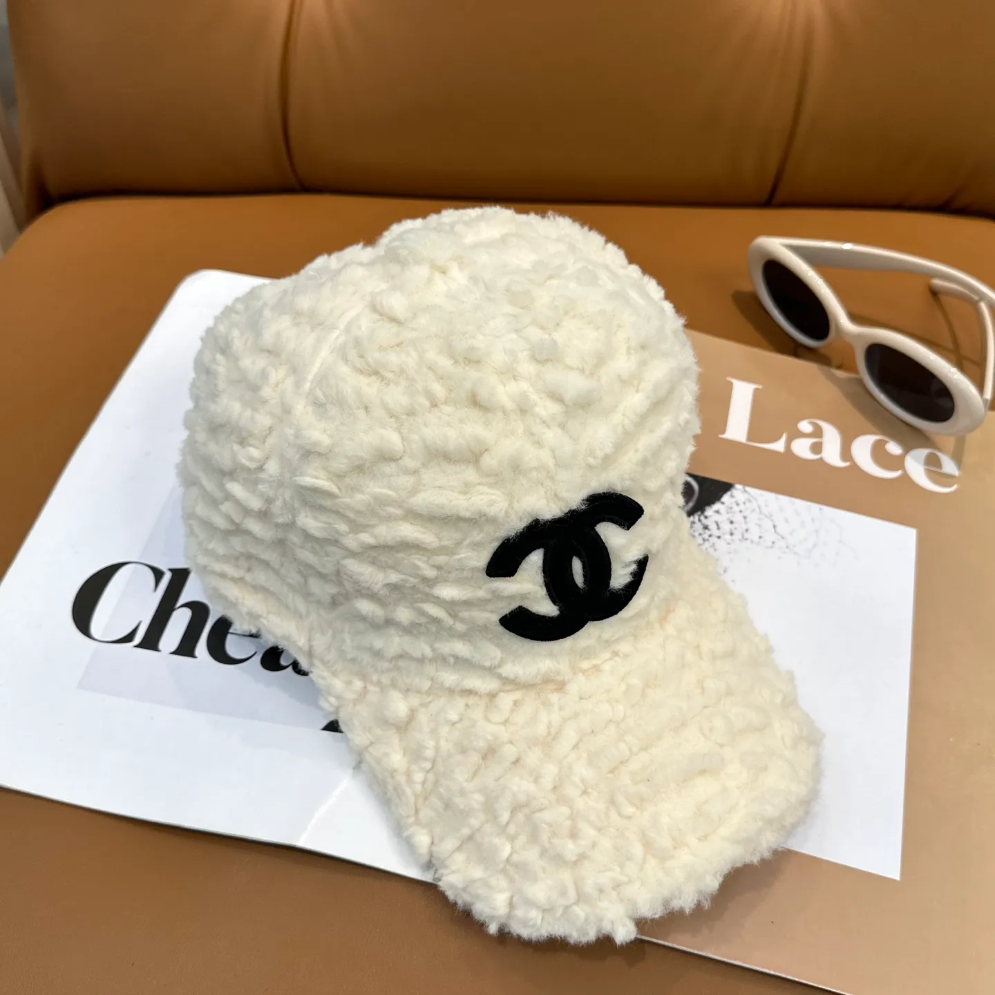 P60 Chanel Chanel new autumn and winter lamb wool baseball cap Chanel's simplest style, small face-shape hat