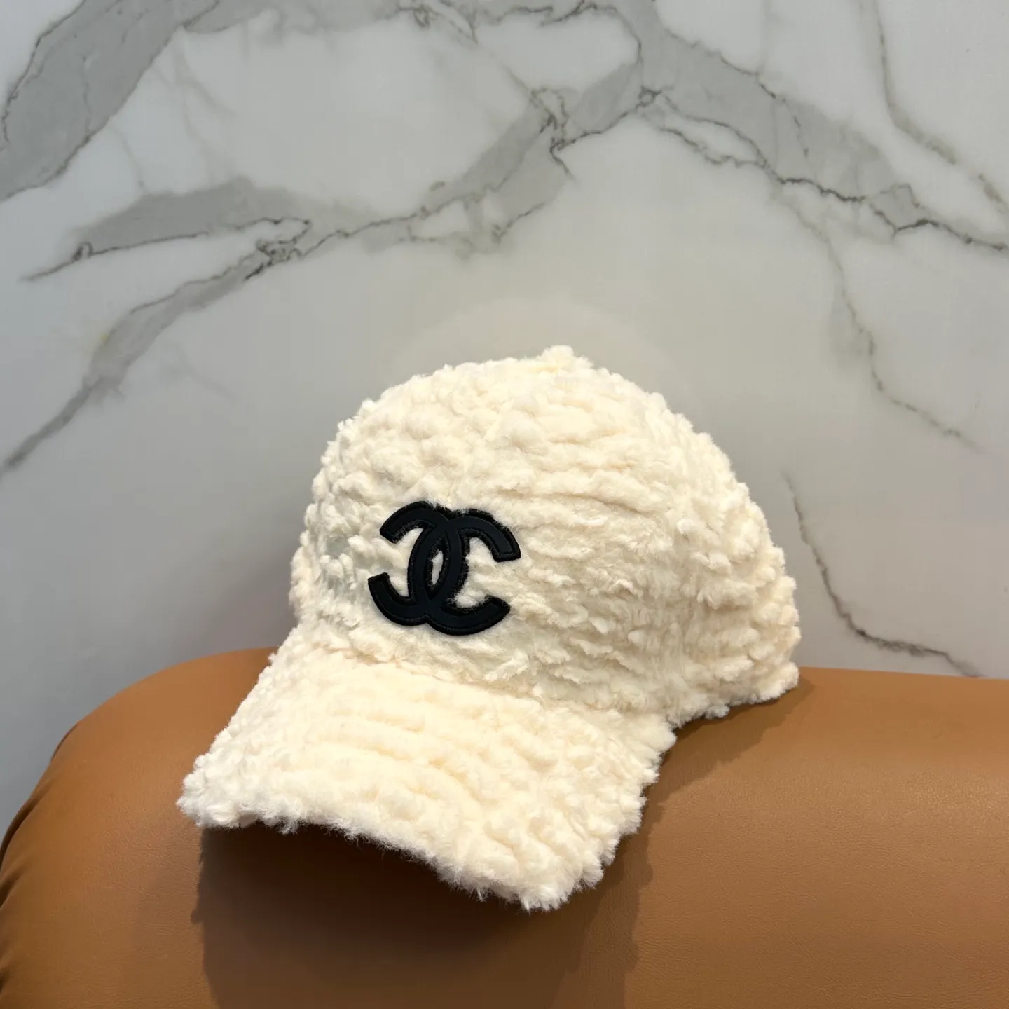 P60 Chanel Chanel new autumn and winter lamb wool baseball cap Chanel's simplest style, small face-shape hat