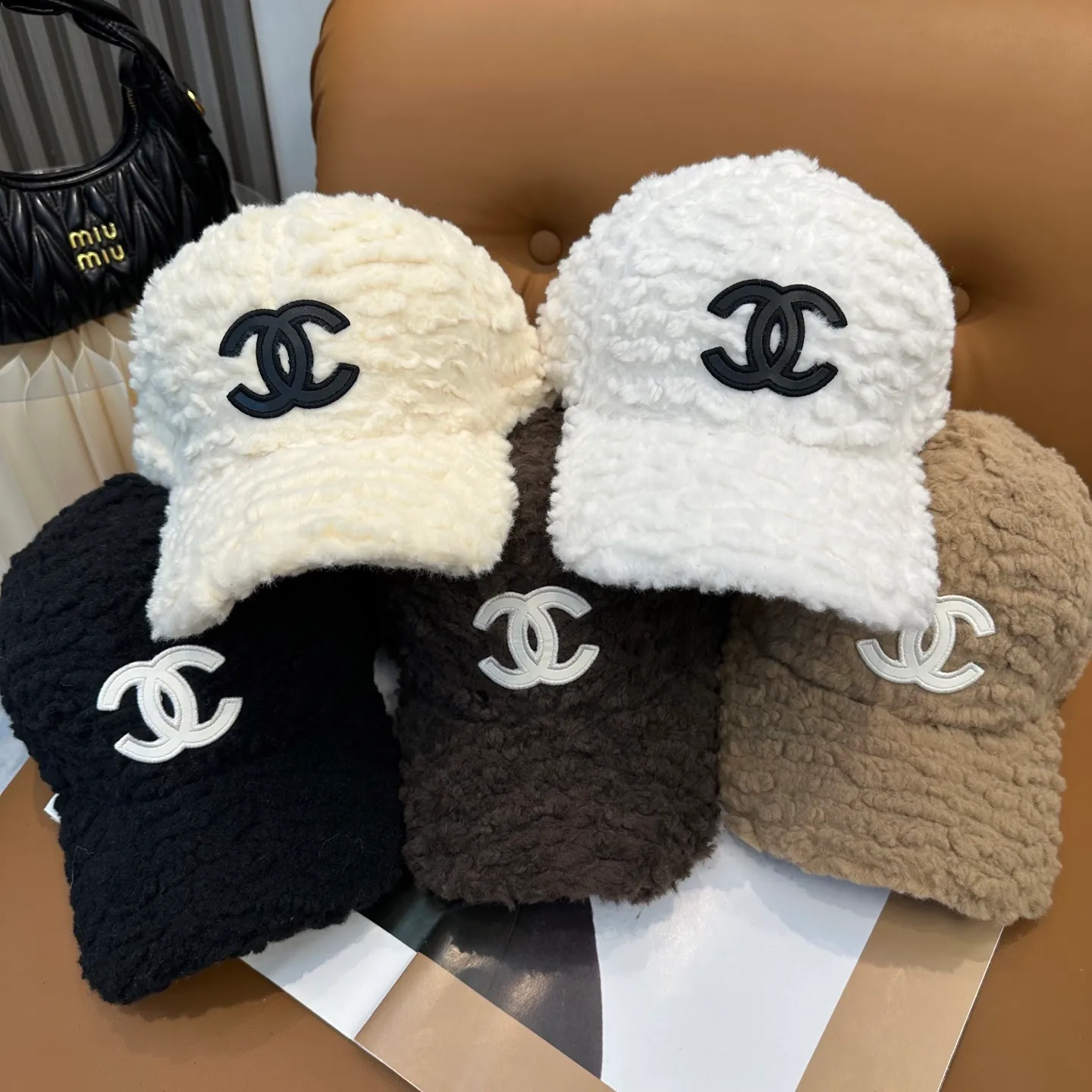 P60 Chanel Chanel new autumn and winter lamb wool baseball cap Chanel's simplest style, small face-shape hat