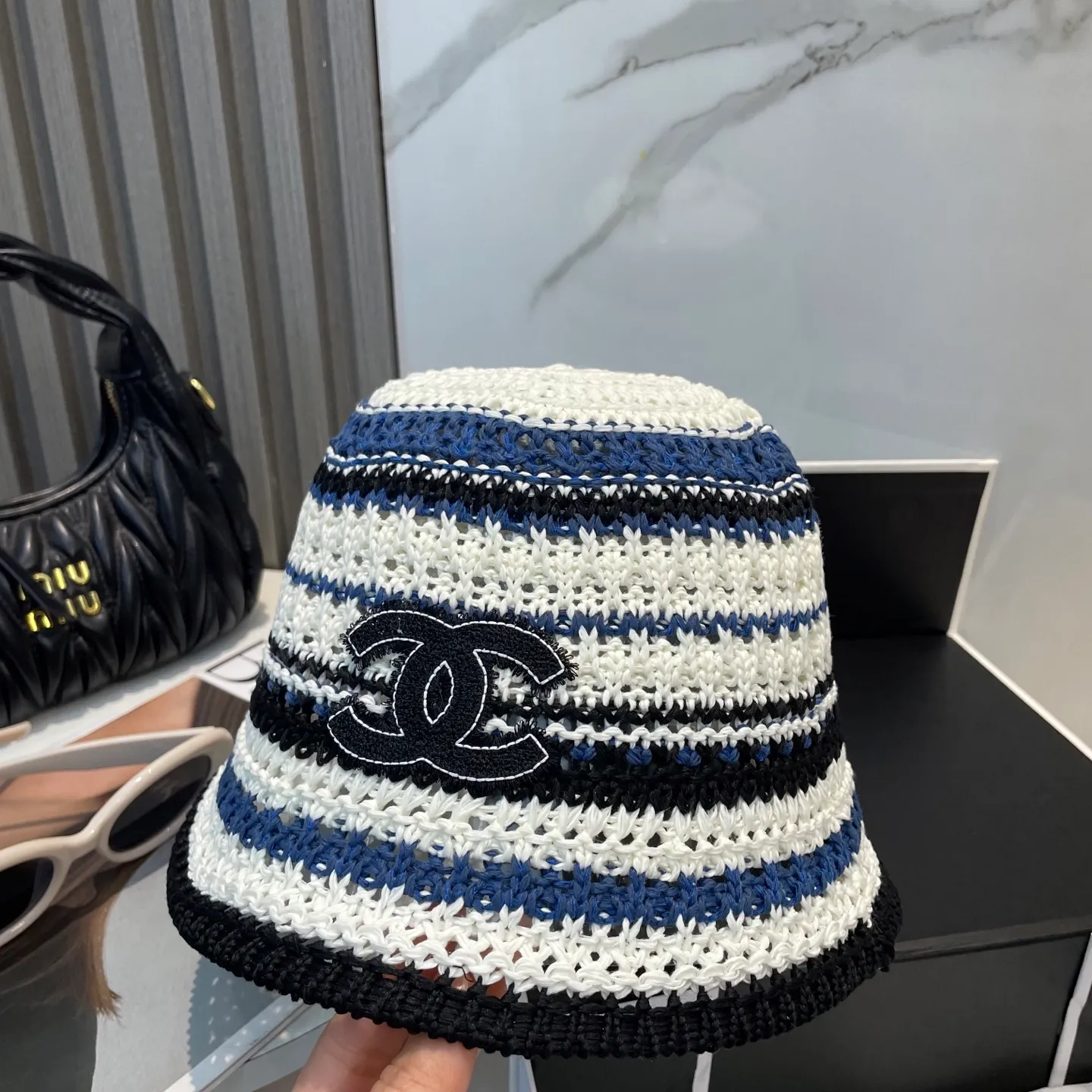 P60 CHANEL knitted basin hat, sun protection fisherman hat made of high density, a super tasteful knitted hat ~ the first choice for going out on the street! The shape of the hat is super nice, the color is perfect, and it’s light to carry! A must-have for little fairies🧚Head circumference 57cm