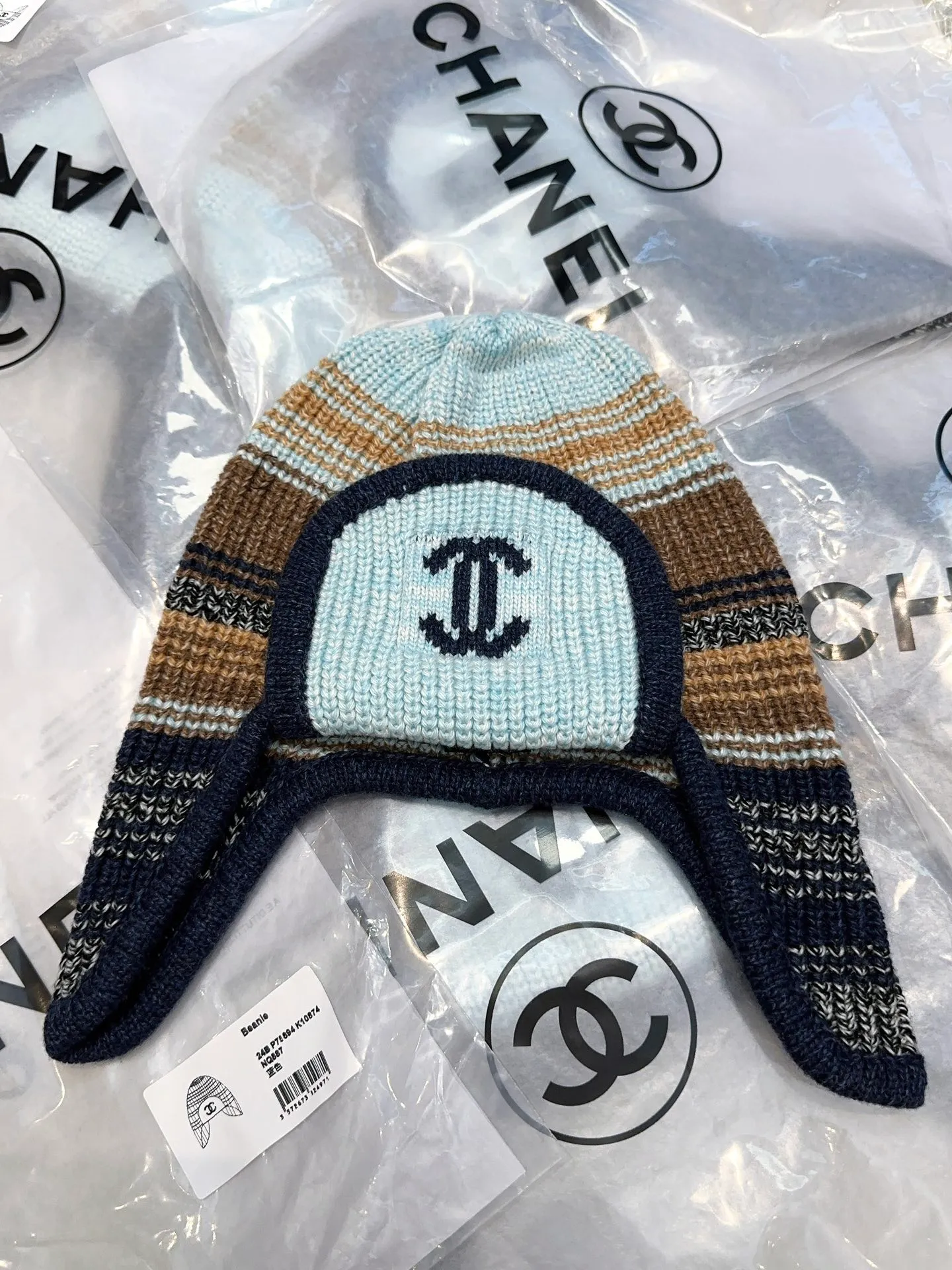 Chane*🆕Chanel 25N new ski series wool hat, the popular Lei Feng hat on the entire Internet, whoever wears it better 4️⃣ individual colors, black and white, versatile and cool, blue and pink, cute, can be worn by men and women as a couple, wool and cashmere material, warm and good-looking, a must-have👍👍👍
