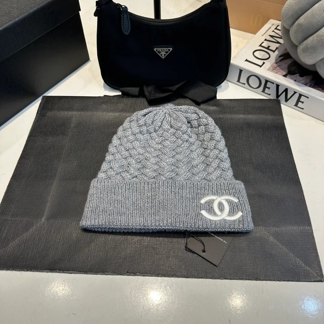 P280 Chane*🆕Chanel 25N new ski series wool hat, hat, scarf set, the popular Lei Feng hat on the Internet, black and white, versatile and cool, can be worn by men and women as a couple, warm and good-looking, a must-have