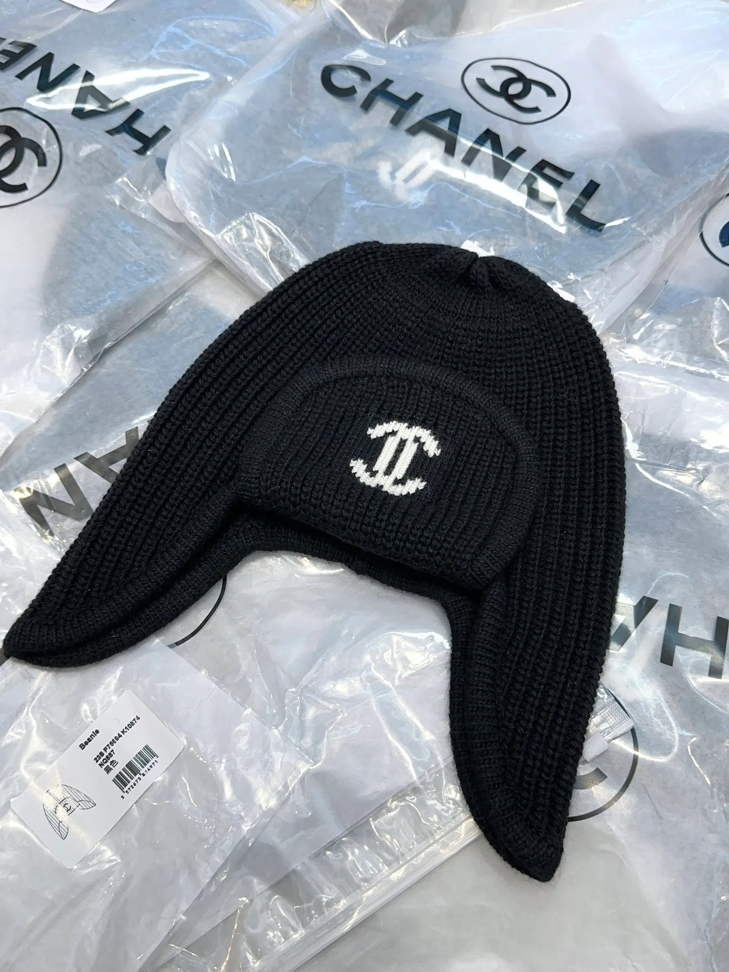 Chane*🆕Chanel 25N new ski series wool hat, the popular Lei Feng hat on the entire Internet, whoever wears it better 4️⃣ individual colors, black and white, versatile and cool, blue and pink, cute, can be worn by men and women as a couple, wool and cashmere material, warm and good-looking, a must-have👍👍👍