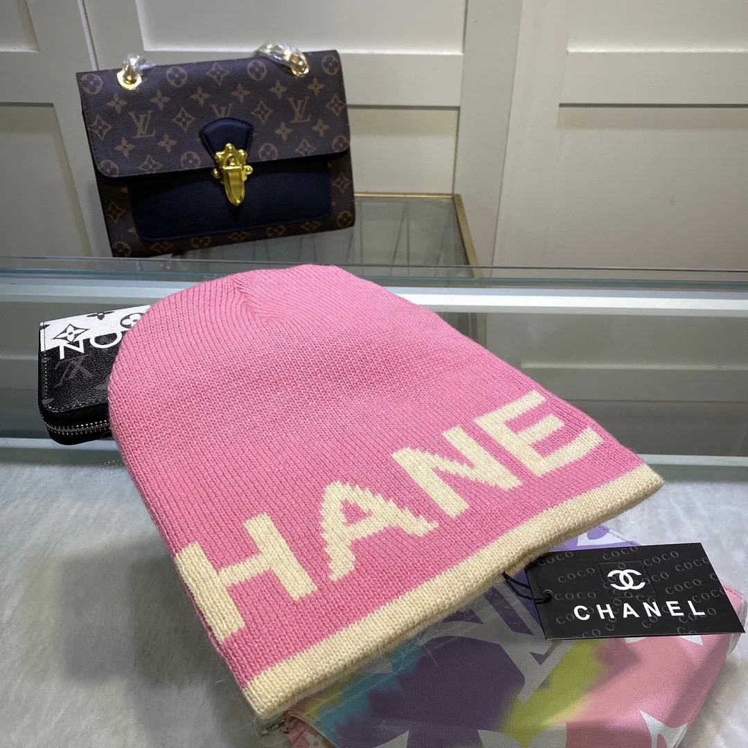 P44 comes with dust bag. CHANEL🎩cashmere wool quality knitted hat, fashionable, good quality, high-end, super soft! Super hot💖The texture is great and it’s great to match when out on the street! Fashion trends! A must-have item for autumn and winter, get it now!