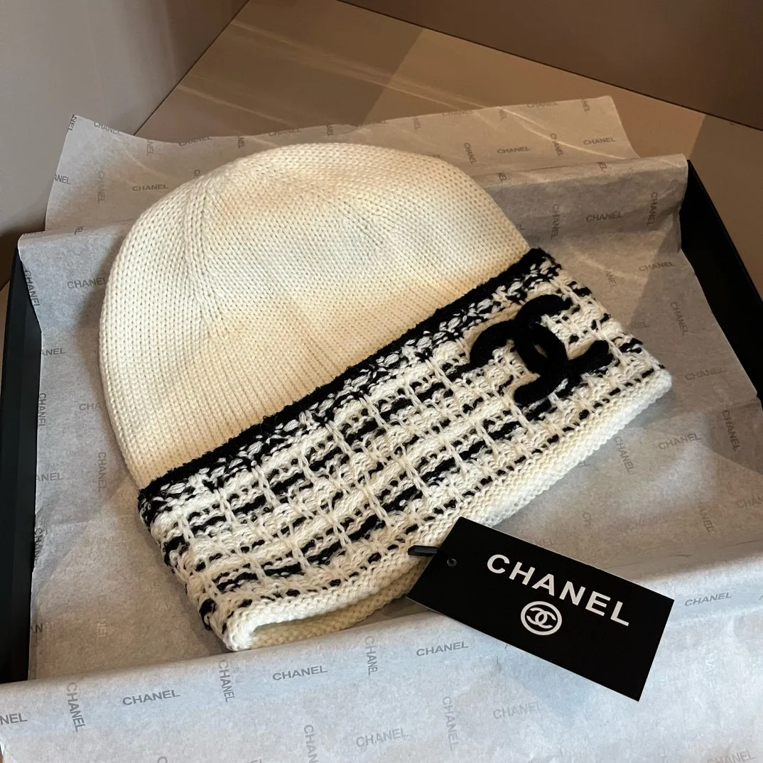 💰270¥ Chanel knitted hat and scarf set
