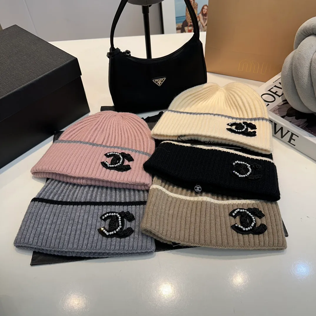 P60 Chanel official website quality Chanel autumn and winter wool hat recommended by internet celebrity fashion bloggers. It is a knitted hat with a super soft and comfortable feel and excellent elasticity!