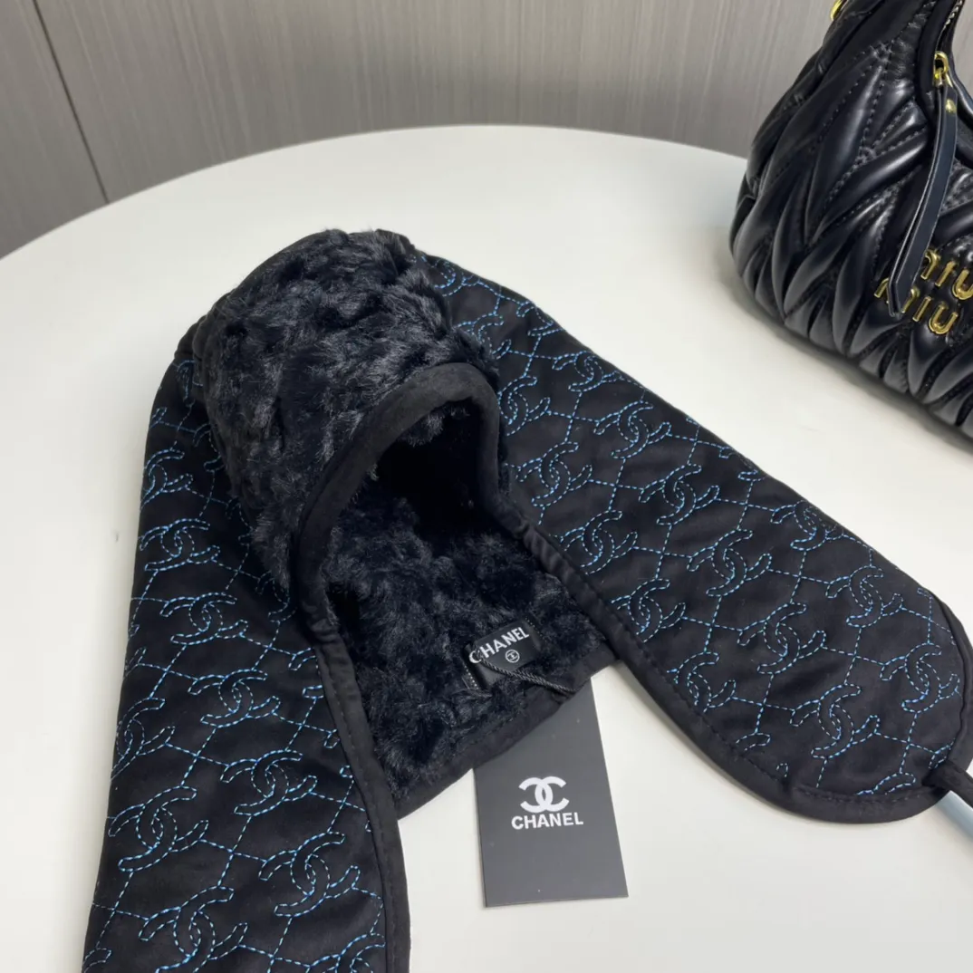 P56 Chanel 🎿 Ski Series Autumn and Winter Goods Popular Lei Feng Hat Ear Protector Hat Soft and Warm, Essential for Skiing