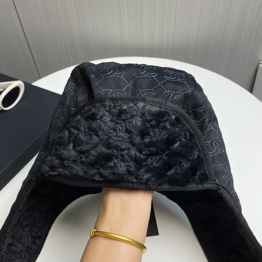 P56 Chanel 🎿 Ski Series Autumn and Winter Goods Popular Lei Feng Hat Ear Protector Hat Soft and Warm, Essential for Skiing