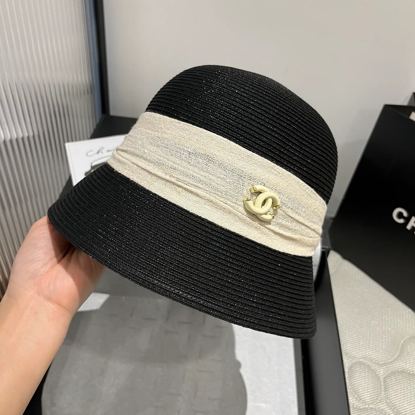 💰140¥ Chanel ladylike straw hat, basin hat, made of high-grade PP straw, head circumference 57cm