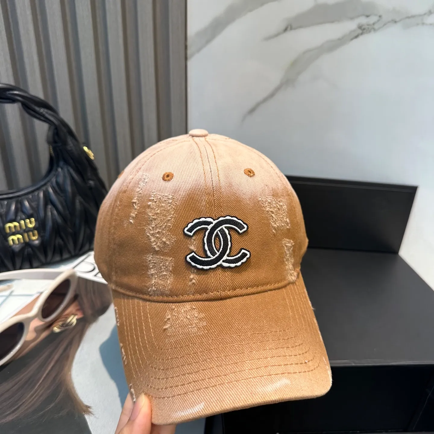 P60 Chanel's new simple baseball cap in dopamine color, a hot color at the moment - full of street style! Trendy and versatile, Xiaohongshu grows grass, poison, get your boyfriend, and cool together