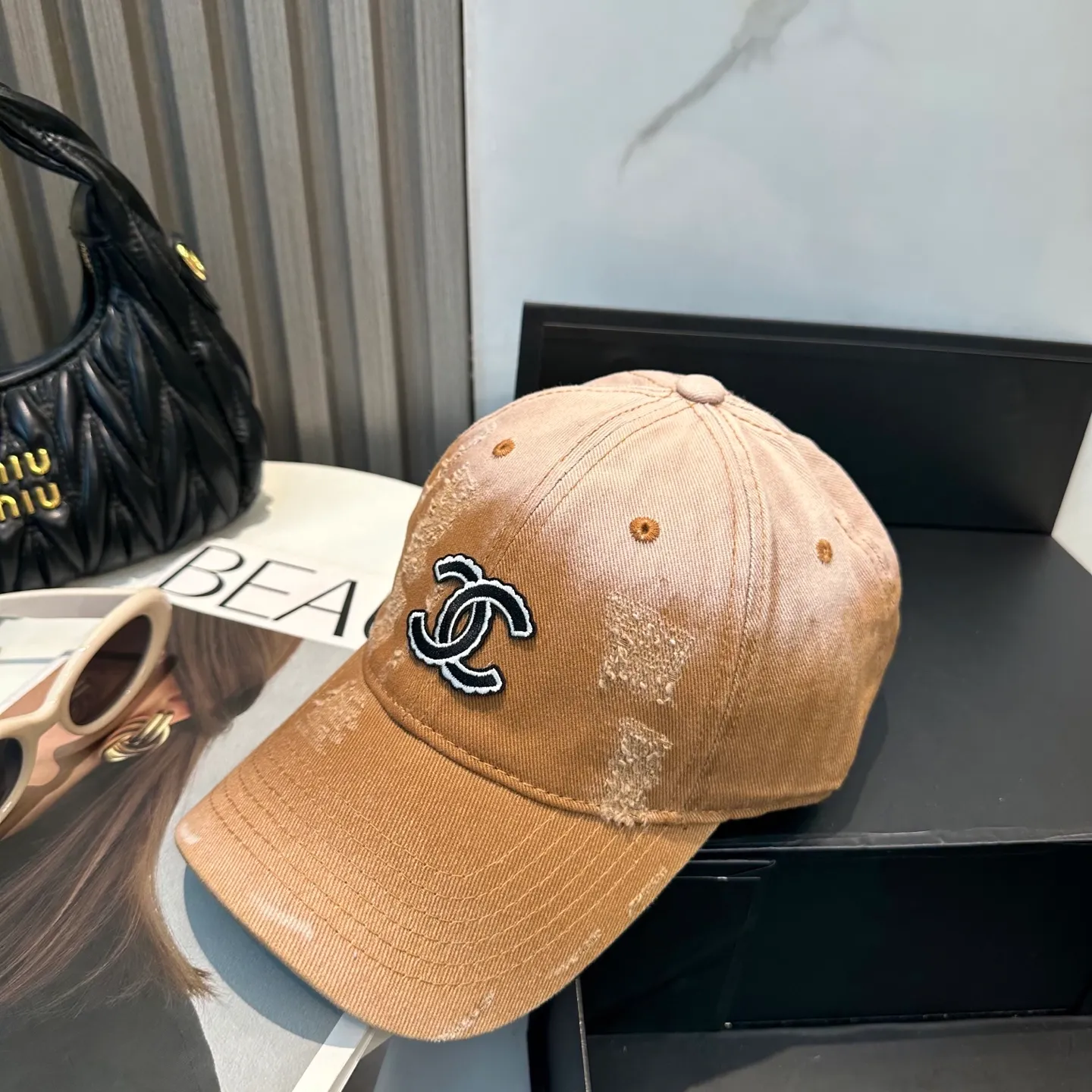 P60 Chanel's new simple baseball cap in dopamine color, a hot color at the moment - full of street style! Trendy and versatile, Xiaohongshu grows grass, poison, get your boyfriend, and cool together