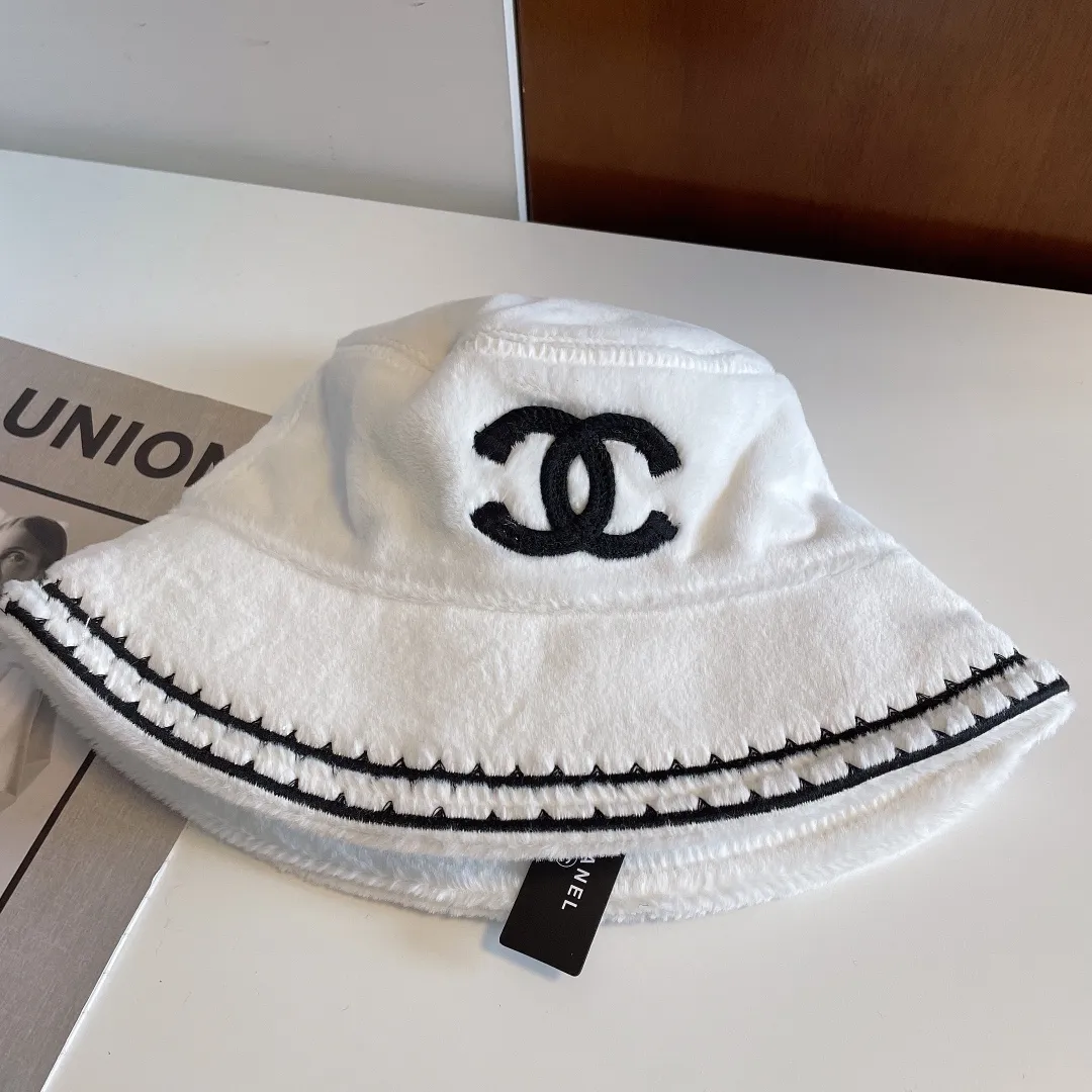 🉐70👒CHANEL Chanel 2022 new autumn and winter small fragrance style bucket hat, plush and very comfortable, the big brand model is super easy to match, one that you can wear with your eyes closed