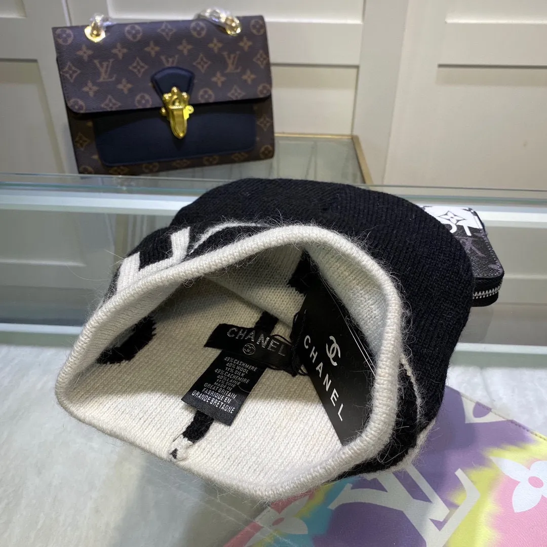 P44 comes with dust bag. CHANEL🎩cashmere wool quality knitted hat, fashionable, good quality, high-end, super soft! Super hot💖The texture is great and it’s great to match when out on the street! Fashion trends! A must-have item for autumn and winter, get it now!