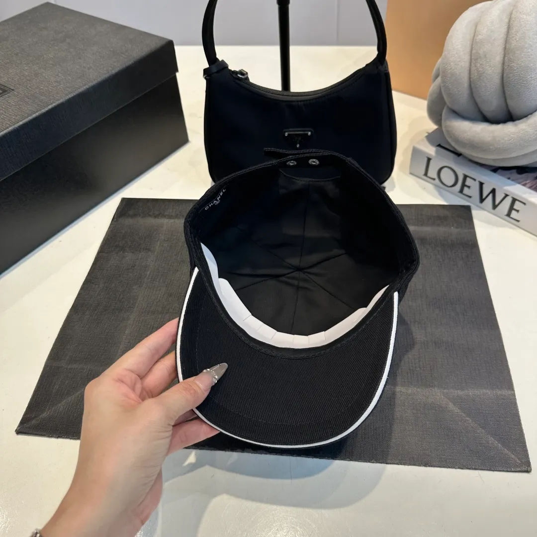 P56 CHANEL Chanel new high version simple embroidered logo baseball cap 🧢New model shipped, big brand style is super easy to match