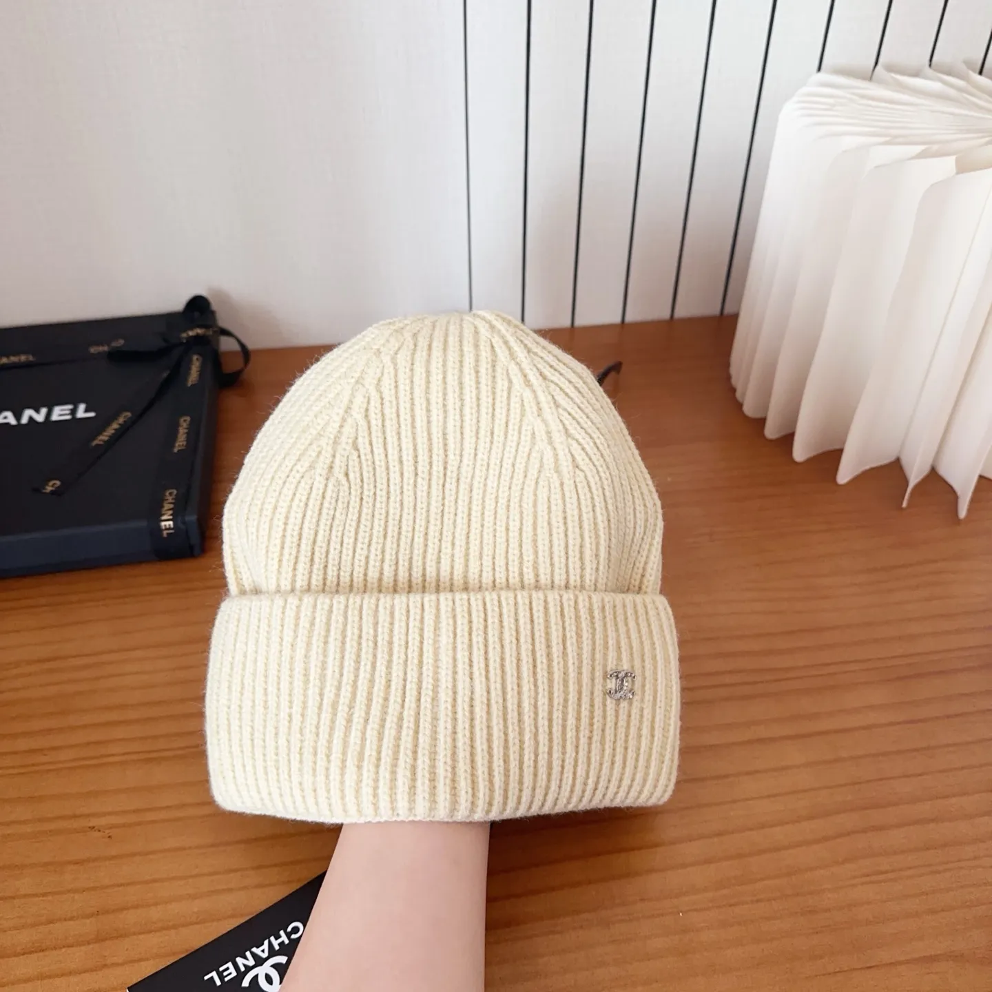 💰48 Chanel knitted beanie