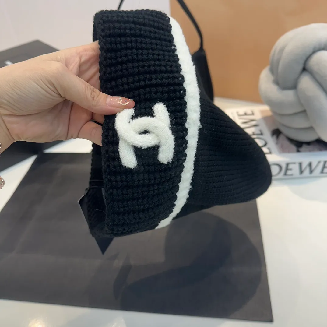 P70 official website quality Chanel 23K autumn and winter wool hat recommended by Internet celebrity fashion bloggers, a popular style in Xiaohongshu, a knitted hat with a super soft and comfortable feel and excellent elasticity!