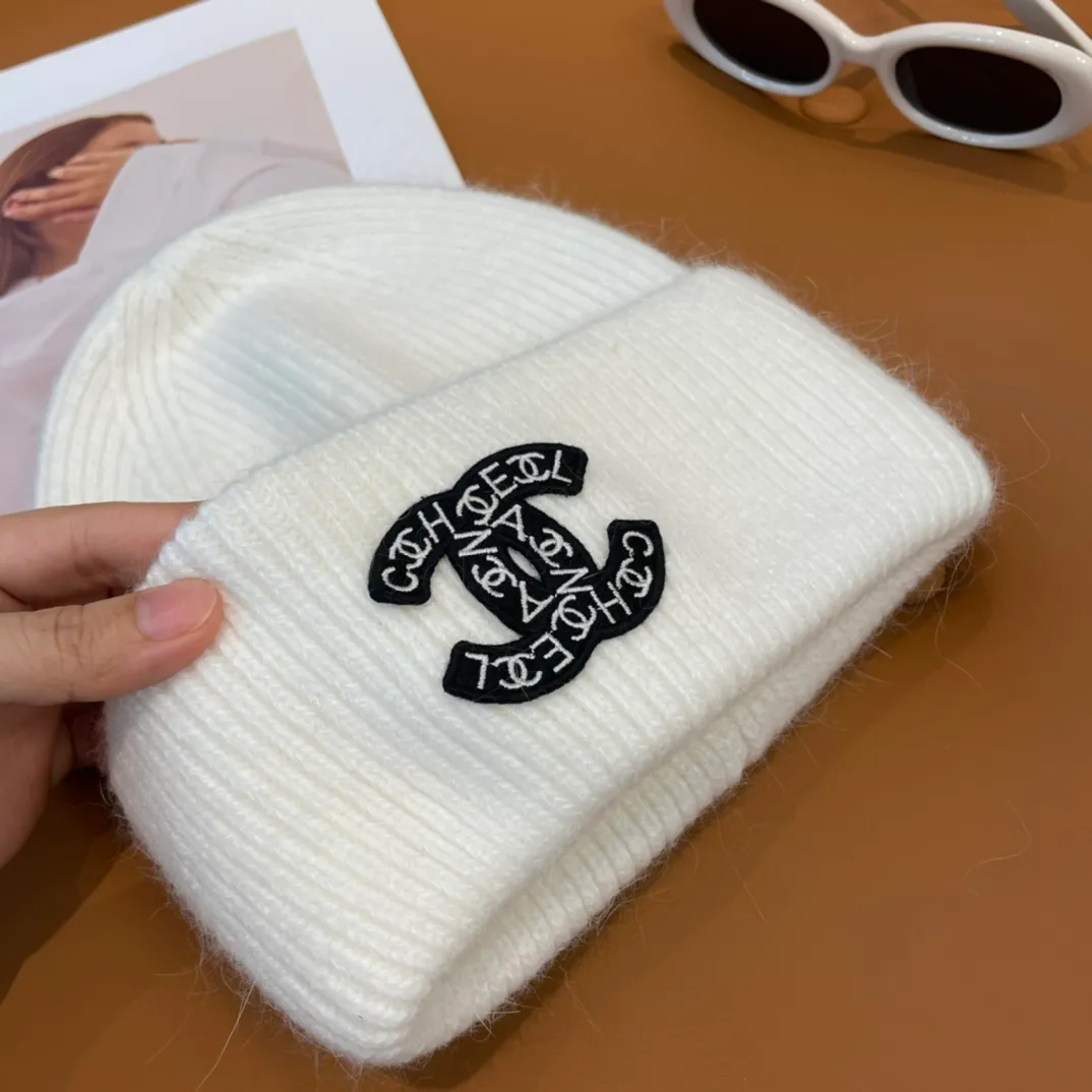 P56 comes with dust bag 🌺 [CHANEL] New rabbit fur knitted hat, Xiaohongshu, the main recommendation of major Internet celebrities! Thicker and warmer, fashionable and popular🌸First-class texture, the best brand for keeping warm in autumn and winter, order now, limited quantity available