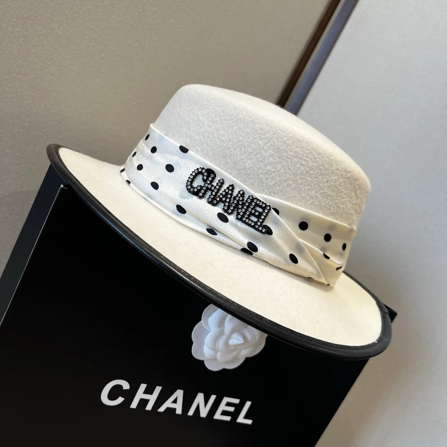 💰200¥ White Chanel new wool top hat, flat top hat, 100% wool fabric 🦙%, head circumference 57cm
