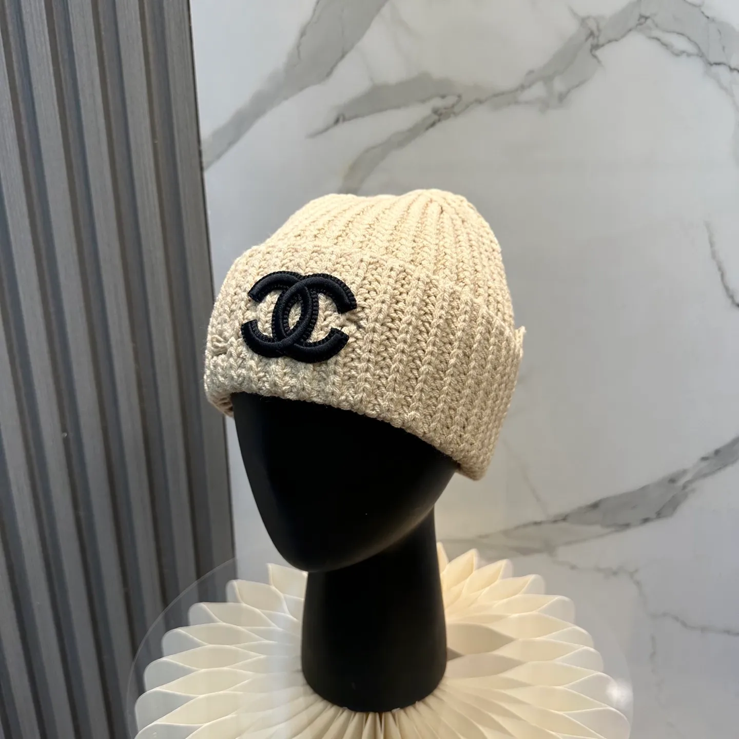 P60 comes with dust bag 🌺 [CHANEL] New knitted hat, Xiaohongshu, the main recommendation of major Internet celebrities! Thicker and warmer, fashionable and popular🌸First-class texture, the best brand for keeping warm in autumn and winter, order now, limited quantity available