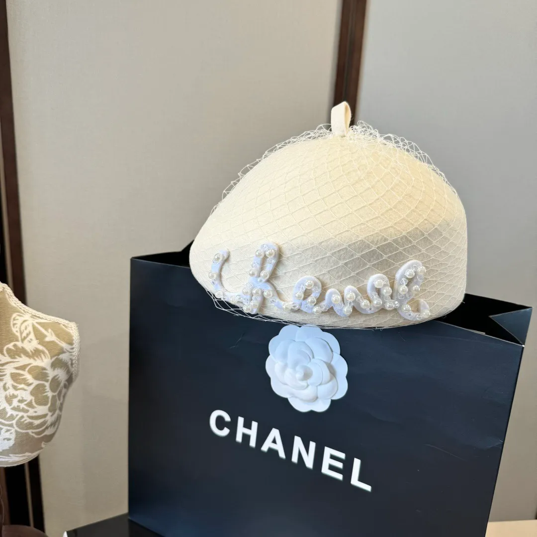 💰190¥ White Chanel beret, customized with small fragrance style high-end fabrics, head circumference 57cm