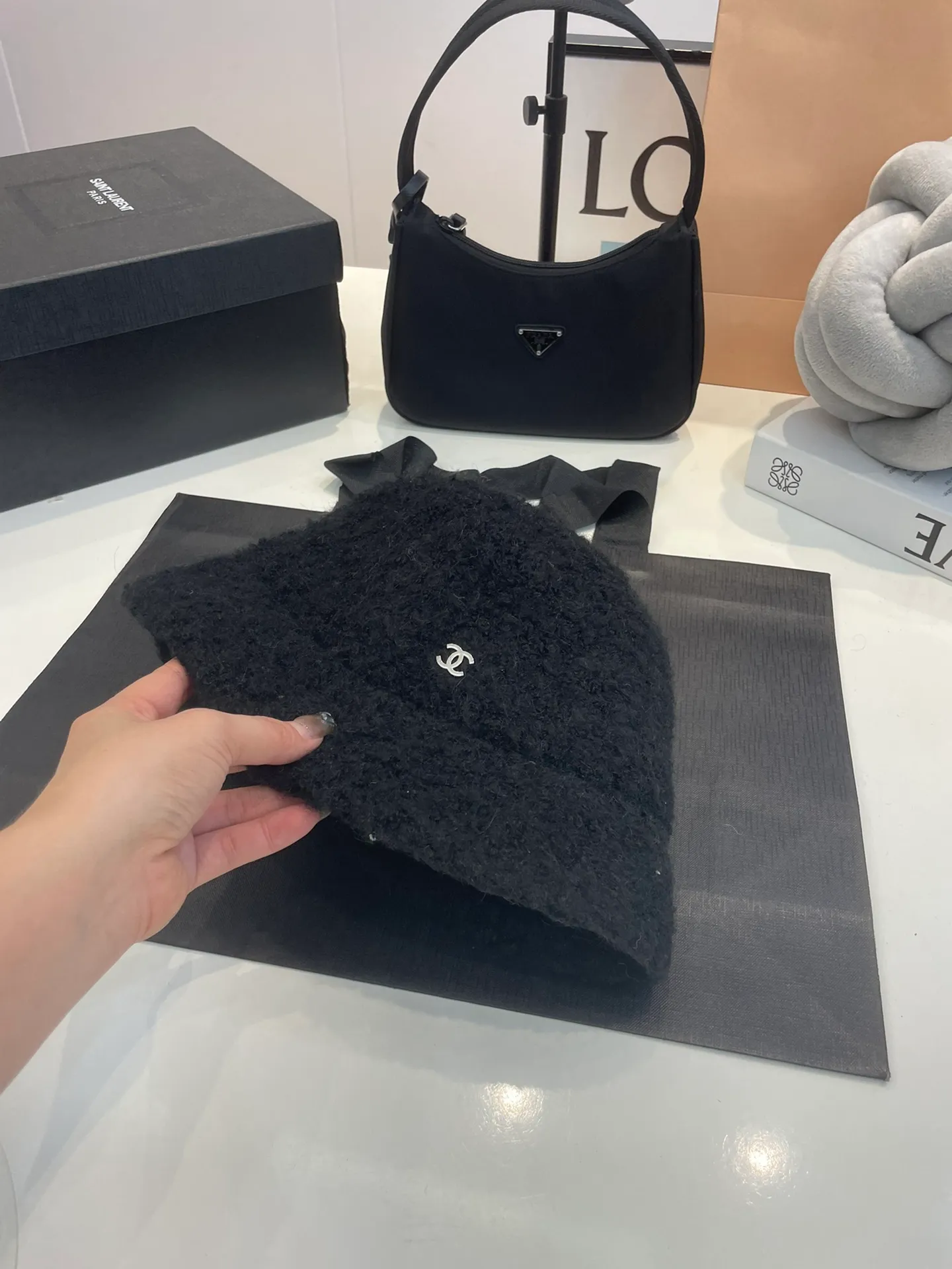 P60 CHANEL Chanel 2023 new autumn and winter lamb wool small fragrance bucket hat, big brand style is super easy to match, hurry up and buy it