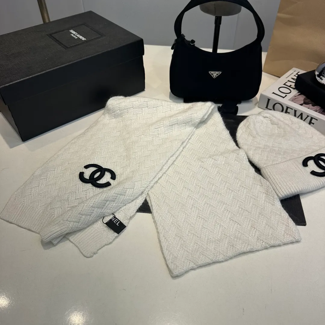 P220 Chanel Chanel knitted cashmere scarf hat set official model